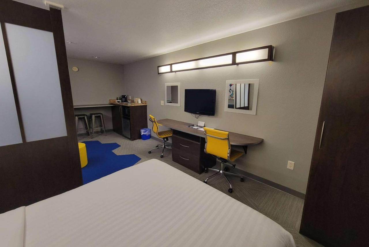 Microtel Inn & Suites By Wyndham Bluffs Council Bluffs Exteriör bild