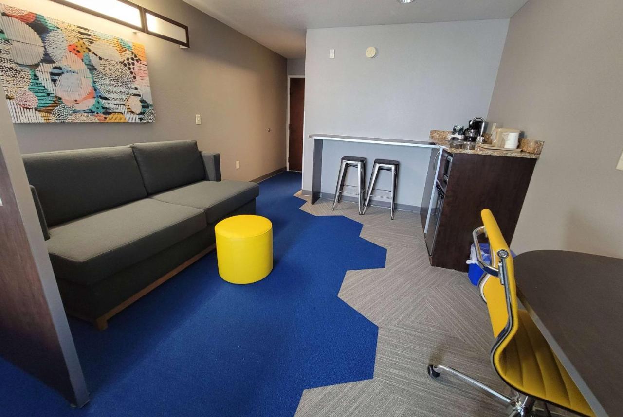 Microtel Inn & Suites By Wyndham Bluffs Council Bluffs Exteriör bild