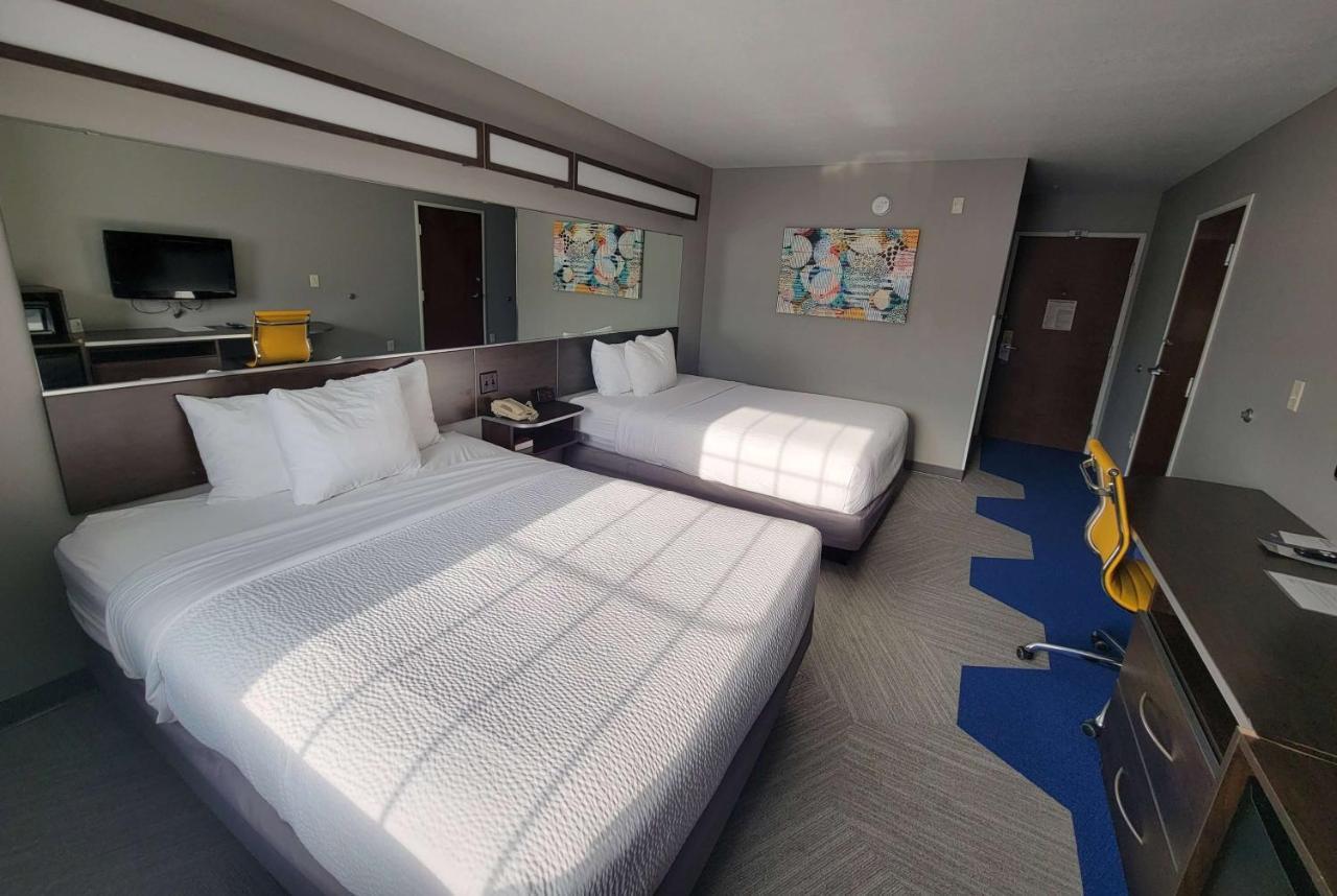 Microtel Inn & Suites By Wyndham Bluffs Council Bluffs Exteriör bild