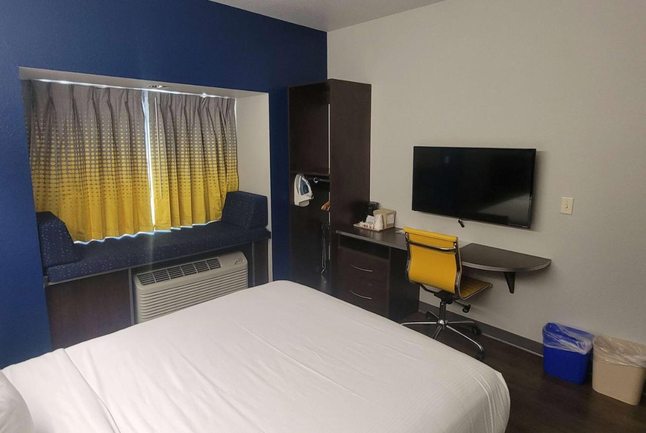 Microtel Inn & Suites By Wyndham Bluffs Council Bluffs Exteriör bild