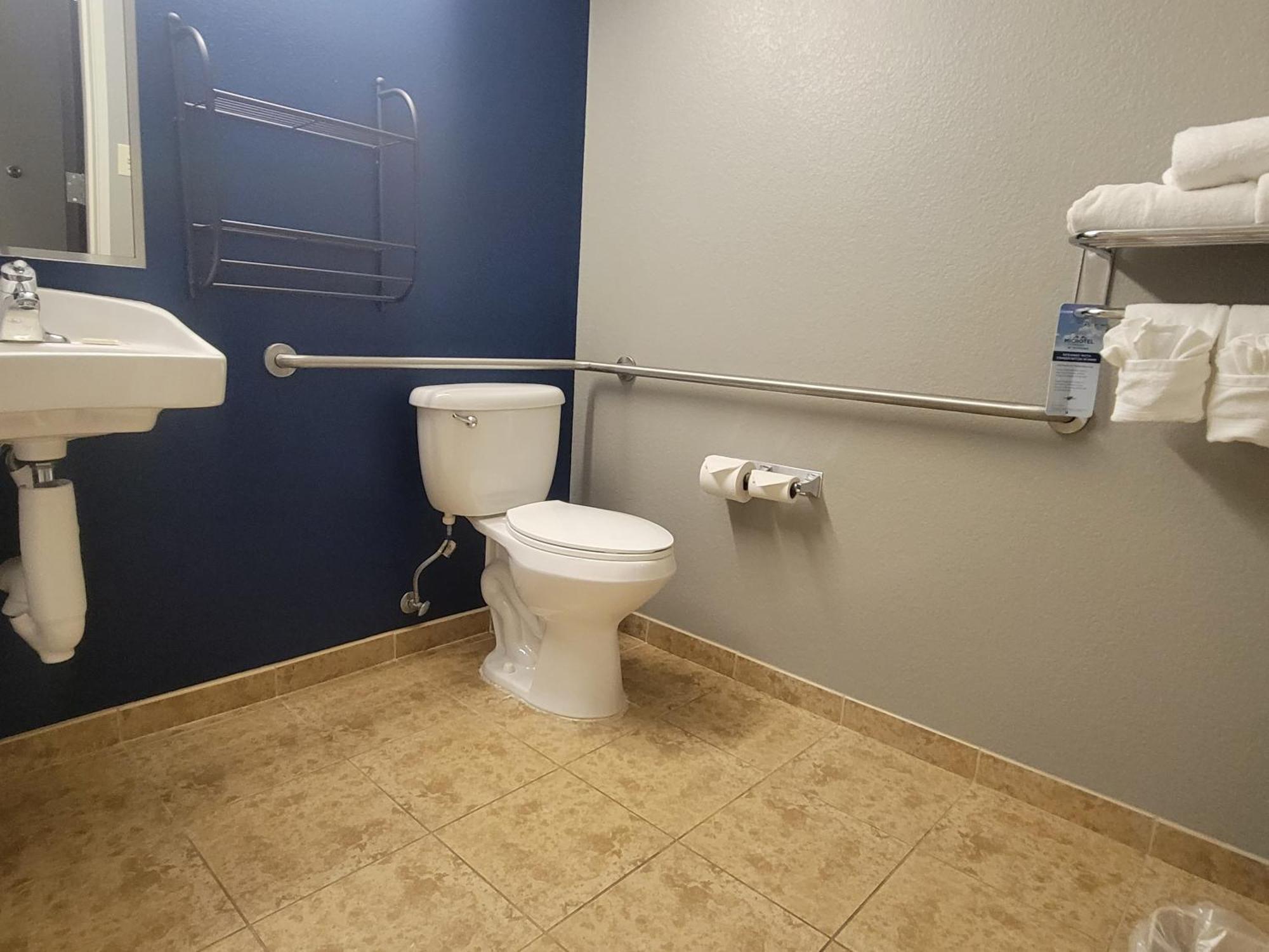 Microtel Inn & Suites By Wyndham Bluffs Council Bluffs Exteriör bild