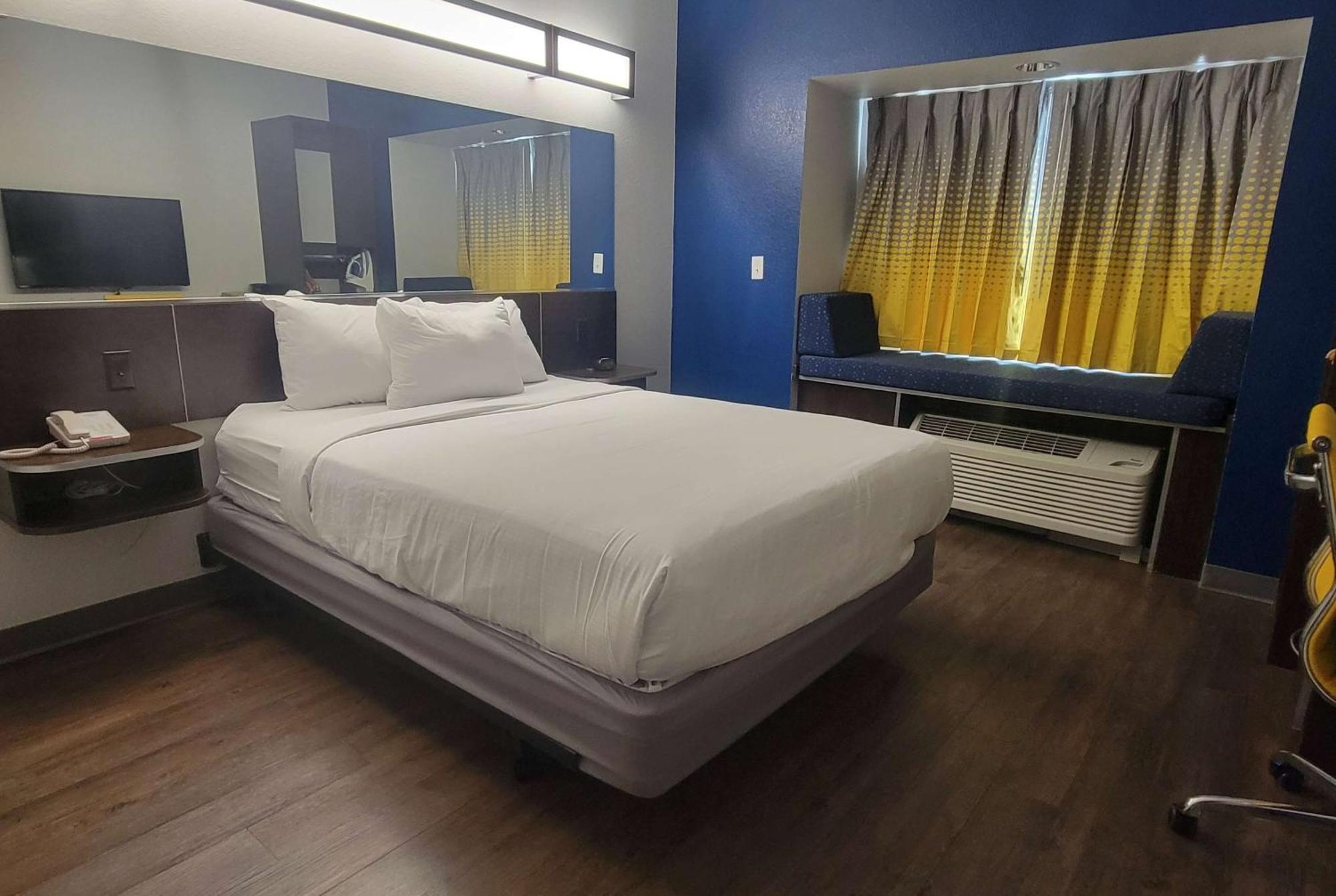 Microtel Inn & Suites By Wyndham Bluffs Council Bluffs Exteriör bild