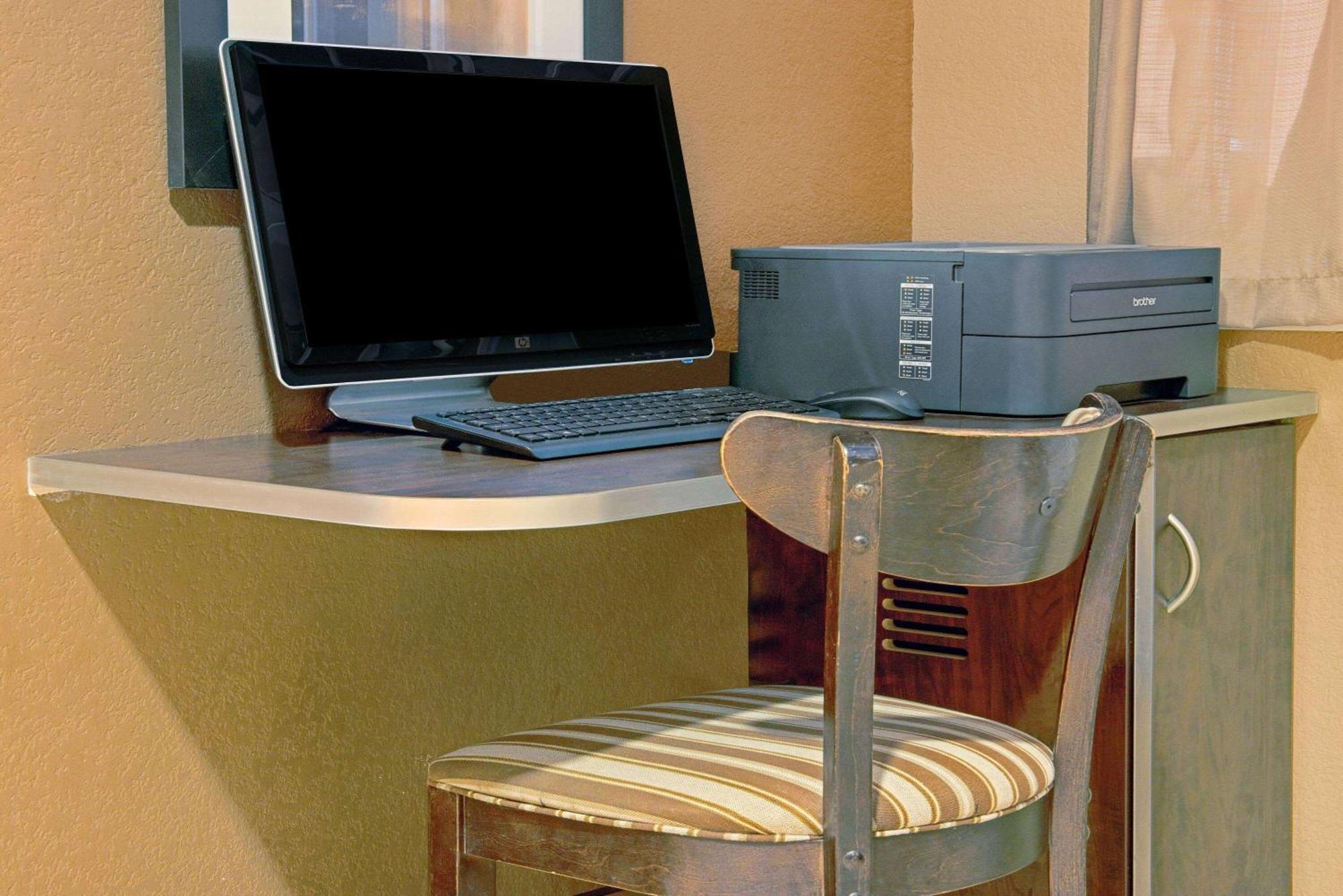 Microtel Inn & Suites By Wyndham Bluffs Council Bluffs Exteriör bild